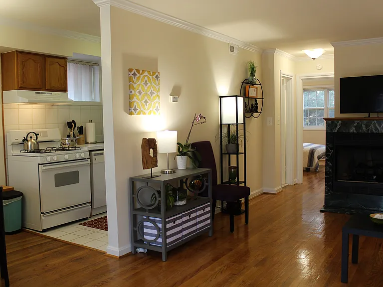 Carydale In Towne — Photo 1