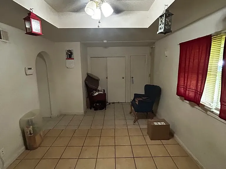 4827 Lexington Ave — Photo 4