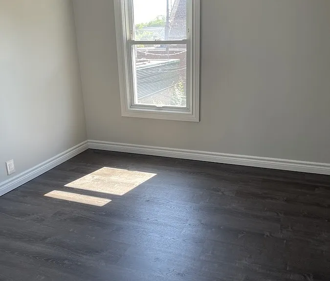1677 Victoria Ave — Photo 27