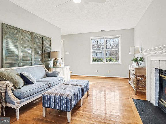 4th image of 49 Brown Cir