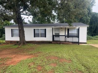 204 Moss Creek Ln, Greenwood, SC 29646