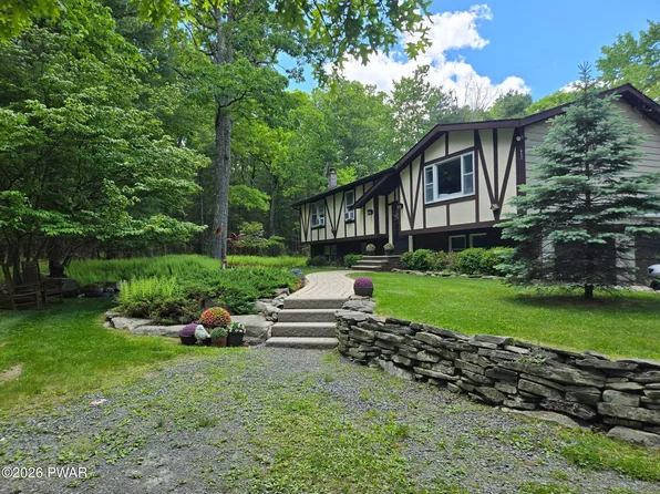 649 Twin Lakes Rd, Shohola, PA 18458