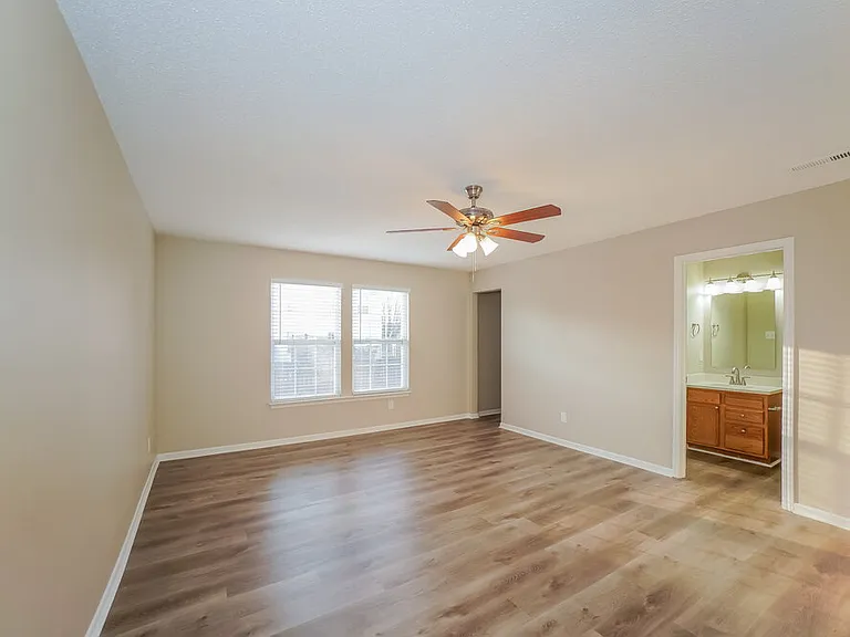 10387 Fairmont Ln — Photo 9