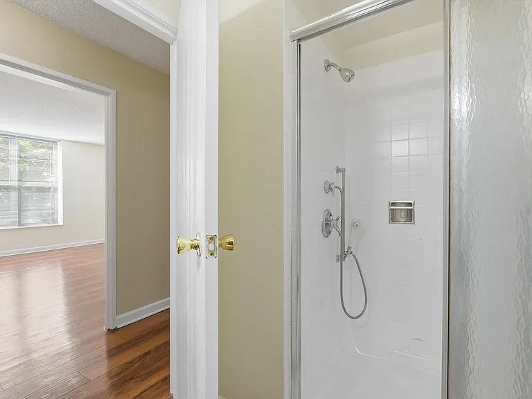 Evanston Place — Photo 45