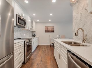 205 Barry Ave S APT 205, Wayzata, MN 55391