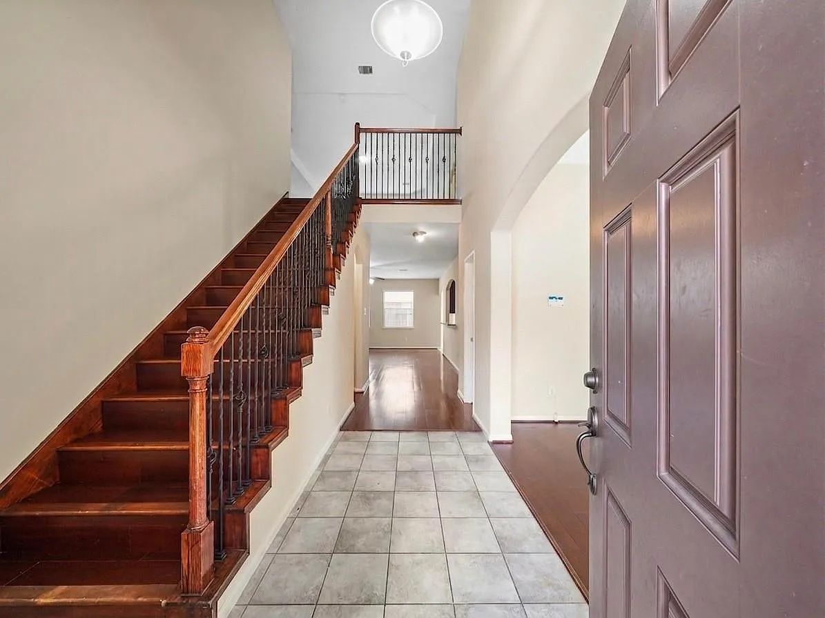 4 bed, 3.5 bath, 3192 sqft, $2,450 — Photo 2