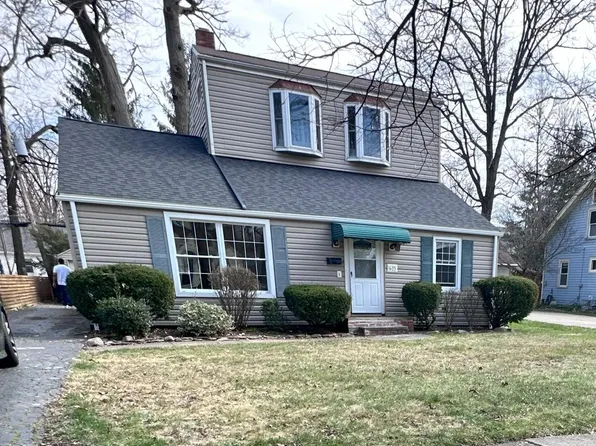 615 Parkside Dr, Bay Village, OH 44140