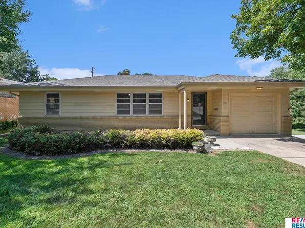 1316 N 57th St, Omaha, NE 68132