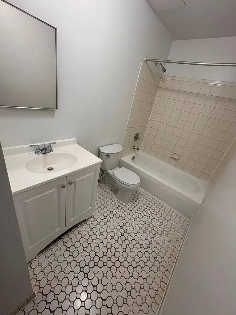 2 bed, 1.0 bath, $2,600 — Photo 4