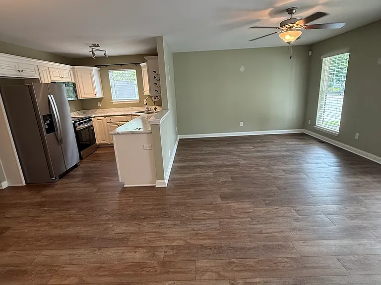 2225 E Spring St — Photo 13