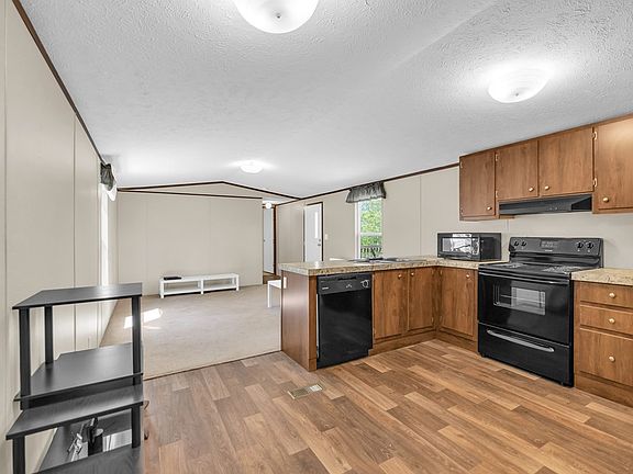 3rd image of 586 N Ruth Walker Rd