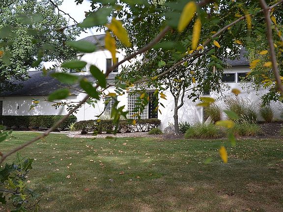 2nd image of 165 Thornbury Ln