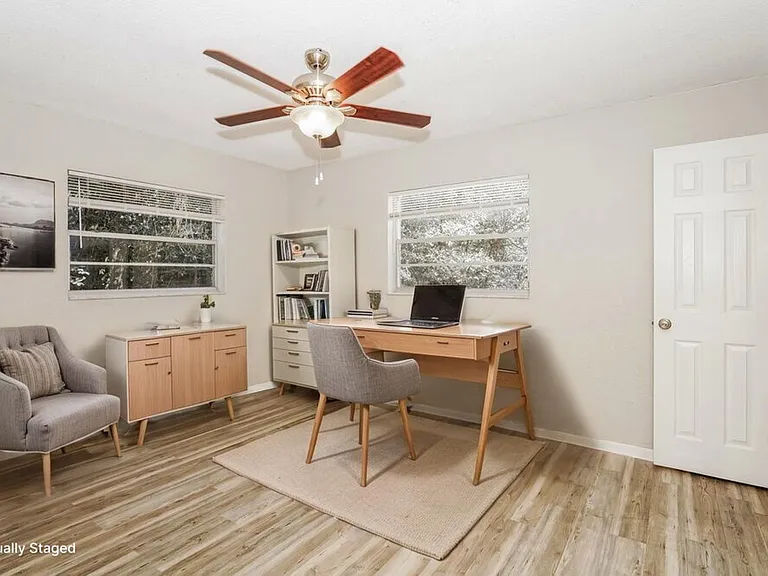 989 E Normandy Blvd — Photo 16