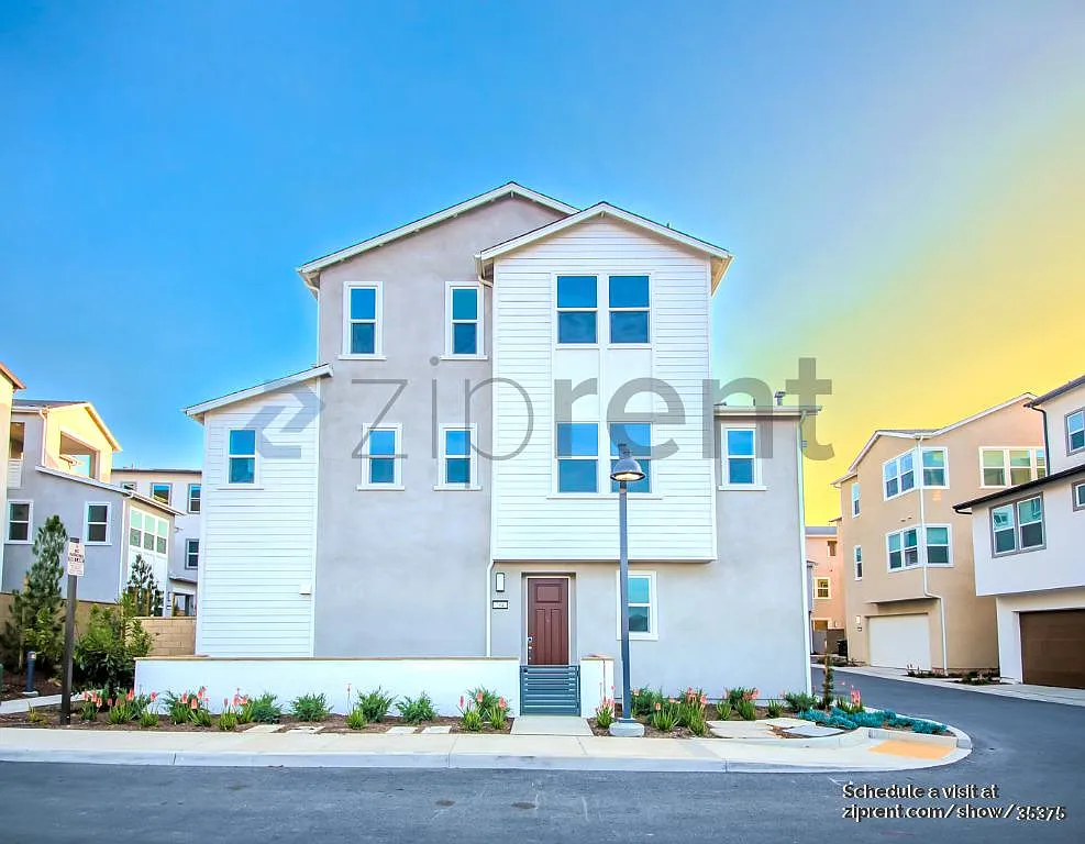 4 bed, 3.5 bath, 2429 sqft, $5,850 — Photo 3