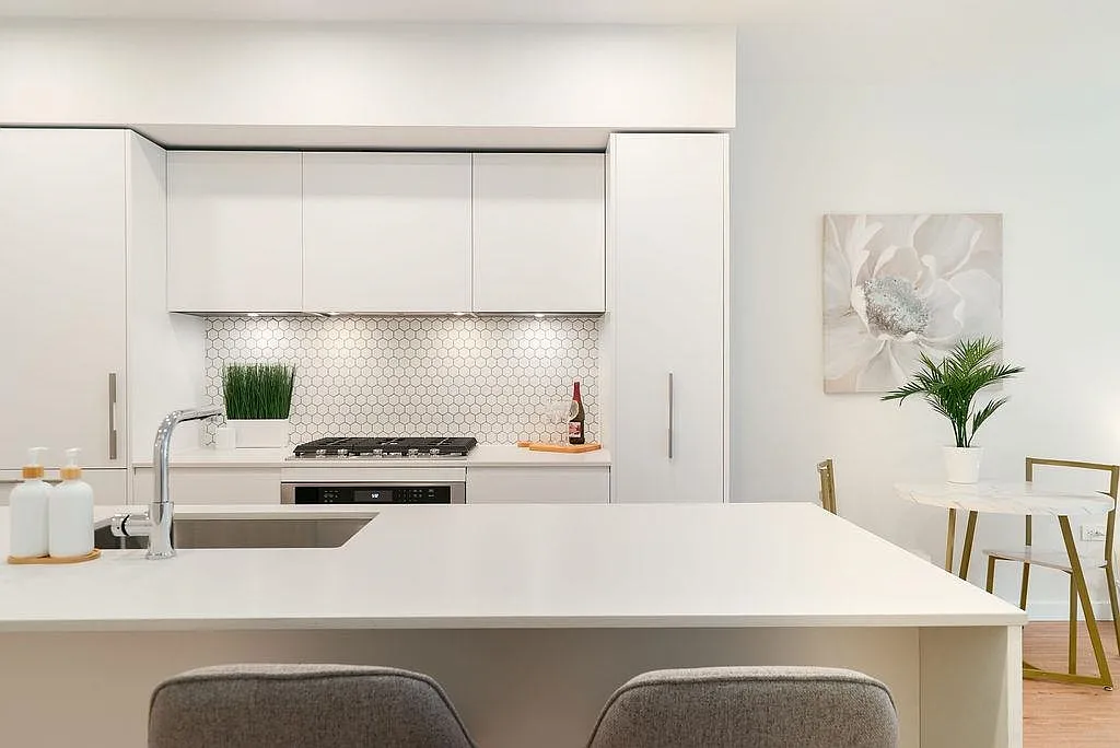 1504 Scott Cres #406 photo 1