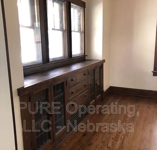 5012 Burt St — Photo 7