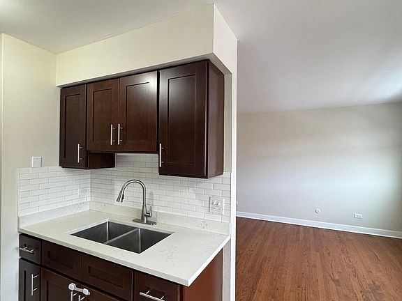 4th image of 5841 N Winthrop Ave APT 204