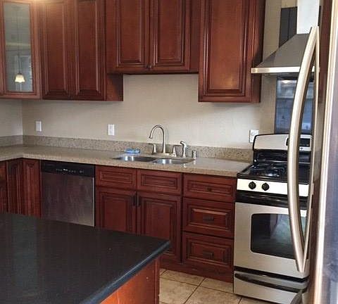 2nd image of 454 Larkin St APT 3