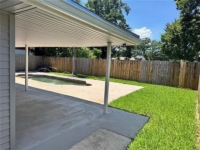 3 bed, 2.0 bath, 1848 sqft, $2,495 — Photo 2