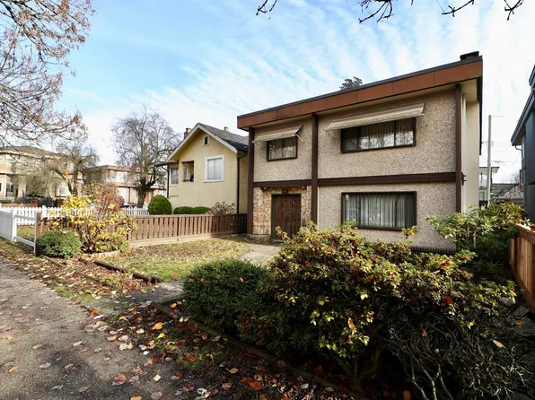 6816 Ontario St, Vancouver, BC V5X 3B3