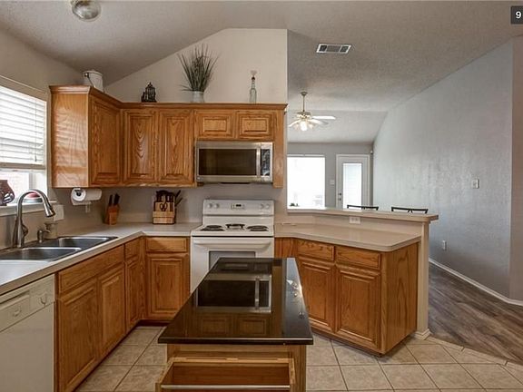 4th image of 616 Oak Hollow Trl