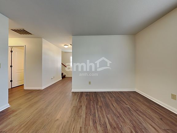5th image of 826 Lightfoot Way