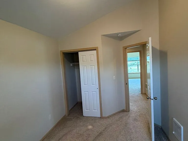 1224 8th St W — Photo 12