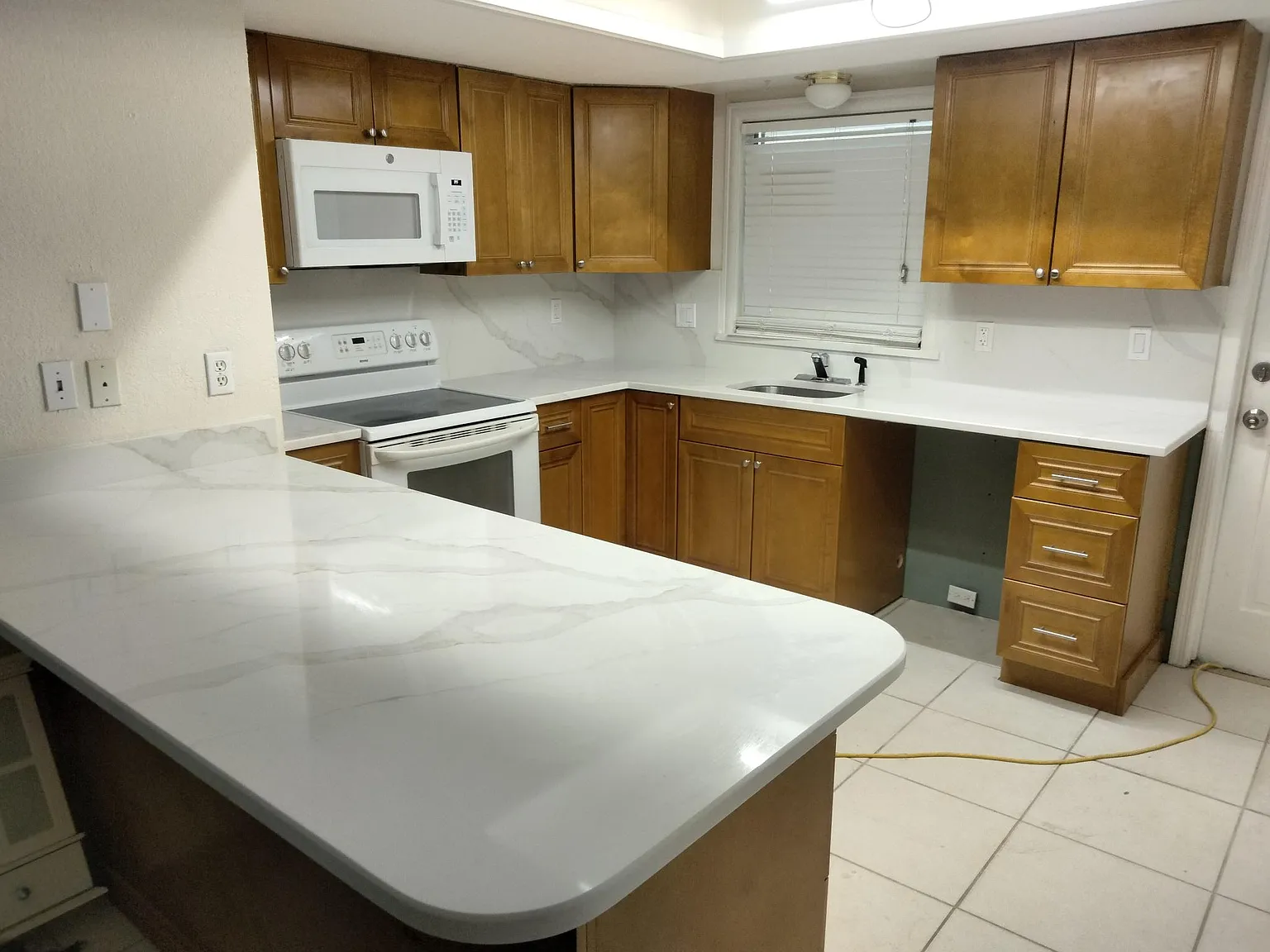 412 Moody Ln — Photo 2