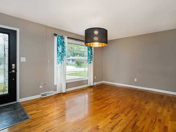 3rd image of 729 Knollwood Dr