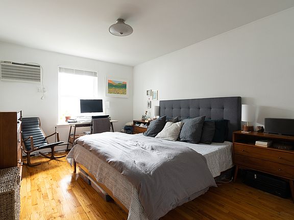 3rd image of 184 De Graw St #3