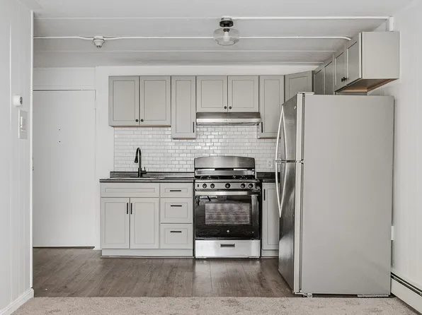 Mansion House, 101 Oaklawn Ave APT 59, Cranston, RI 02920