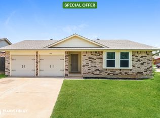 651 SW 11th St, Moore, OK 73160