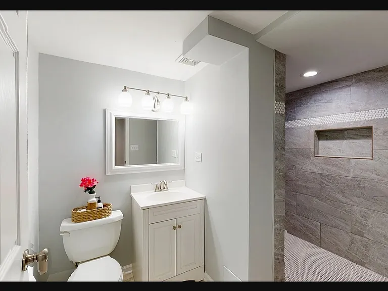 Downstairs Bathroom, Walk in Shower