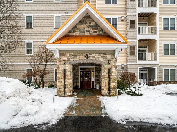 4 Henry David Drive #202, Nashua, NH 03062