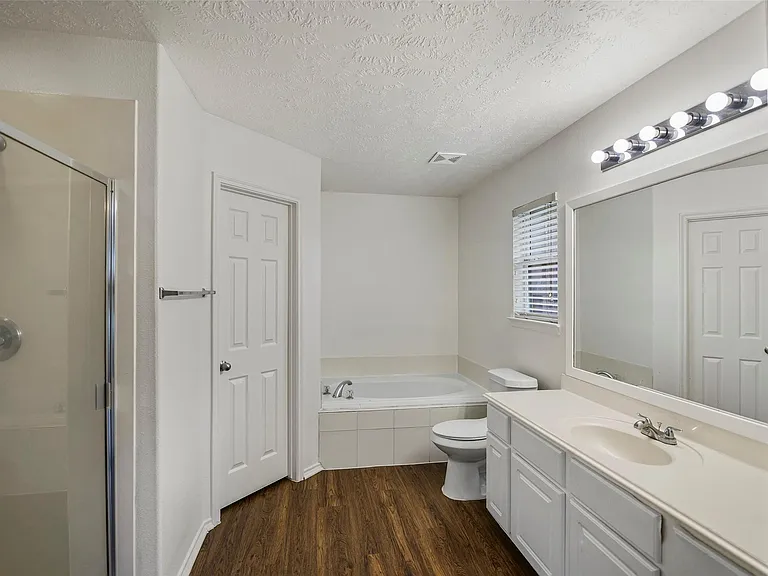 18401 Sunrise Oaks Ct — Photo 17
