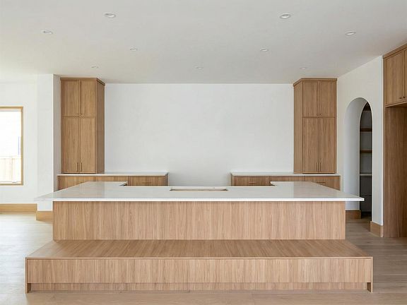 4th image of 2627 Tangley Rd