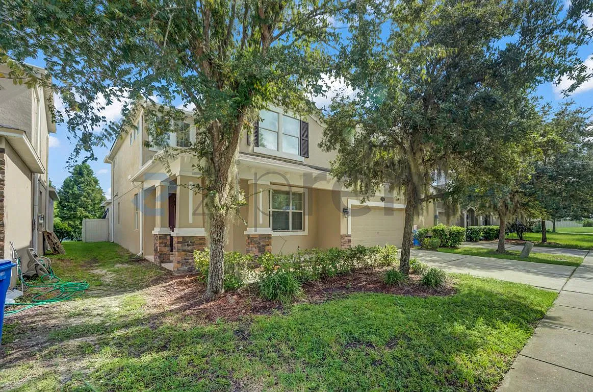 5 bed, 4129 sqft, $4,350 — Photo 3