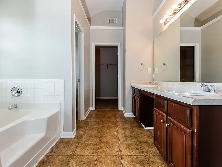 3711 Arminto Dr — Photo 11