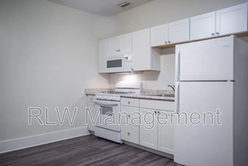 1 bed, 1.0 bath, 530 sqft, $900 — Photo 2