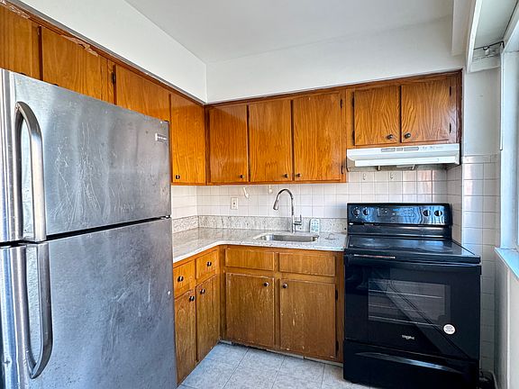 3rd image of 1536 41st St APT A1