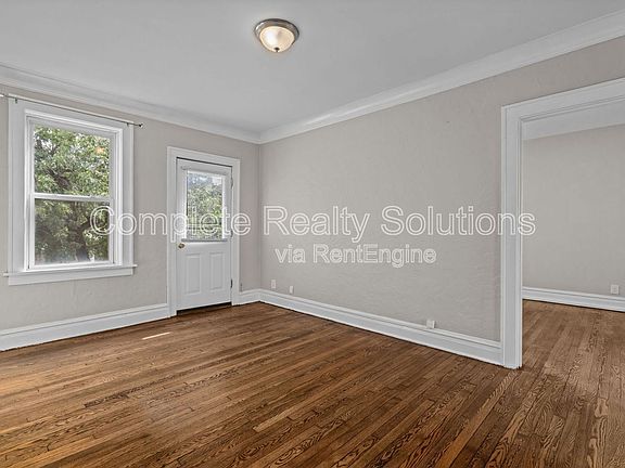 3rd image of 4905 Winona Ave APT 2W