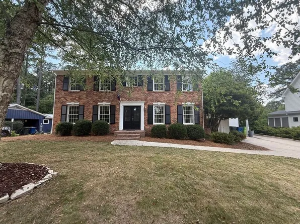 5017 Sandlewood Dr, Raleigh, NC 27609