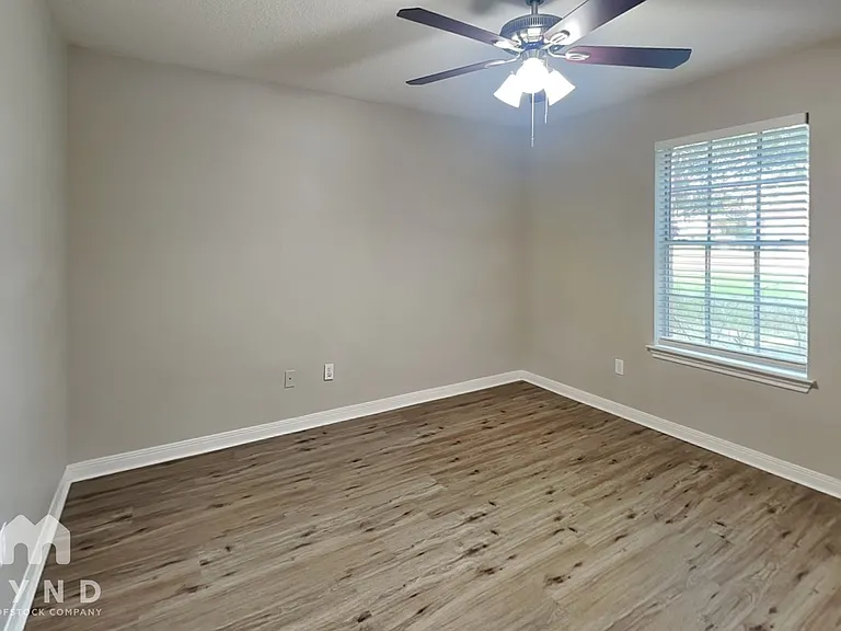 598 Orangewood Dr — Photo 14
