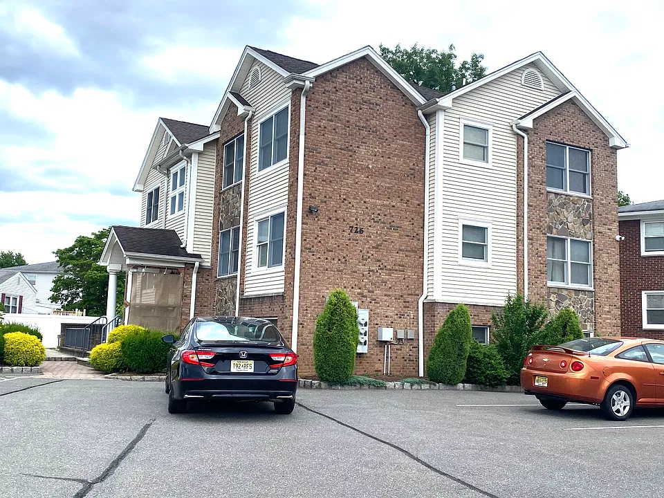 726 Riverside Ave #6