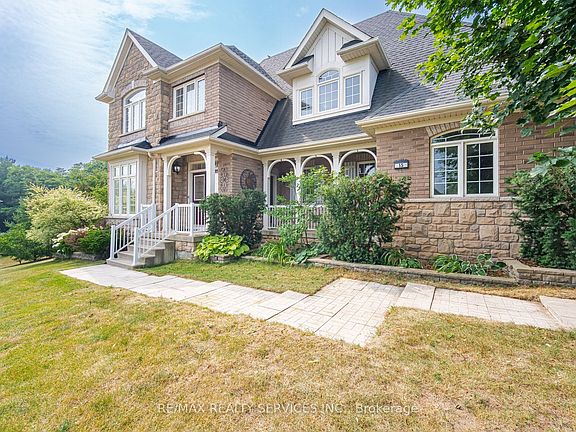 4th image of 15 Upper Canada Dr