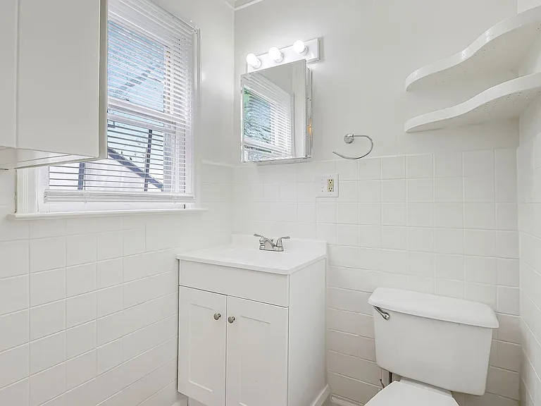 1590 Vendome Dr S — Photo 22