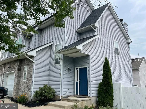 8 Bonnie Ct, Lawrence Township, NJ 08648