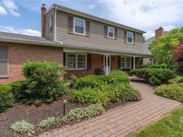 965 Donald Dr, Emmaus, PA 18049