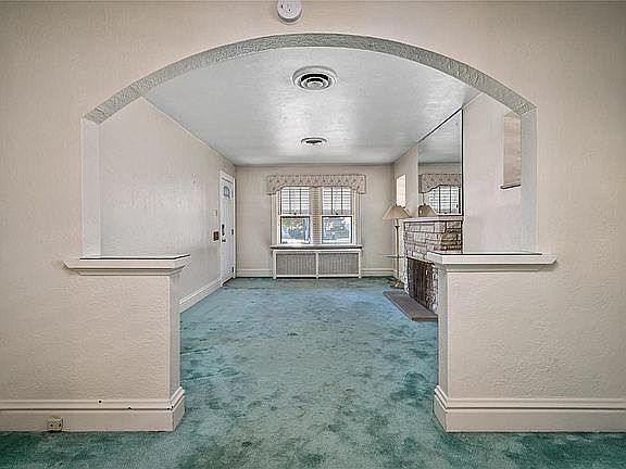 5th image of 3835 Burgen Ave