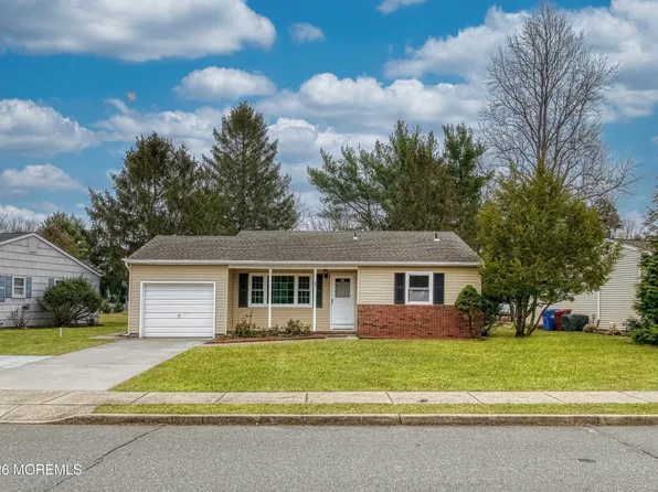 63 Brakenbury Drive, Toms River, NJ 08757